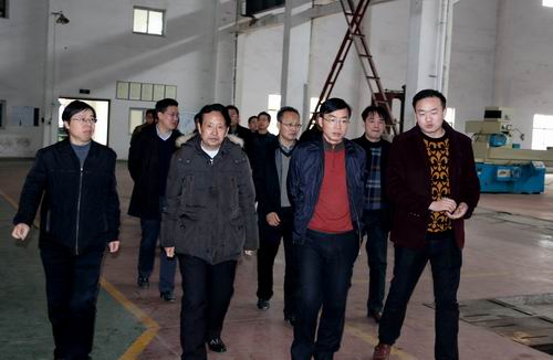 临湘市委书记黄俊钧一行到威尼斯人手机平台立体停车设备考察调研 